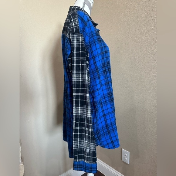 FOREVER 21 MEN blue/black/white plaid button down shirt - Picture 3 of 5